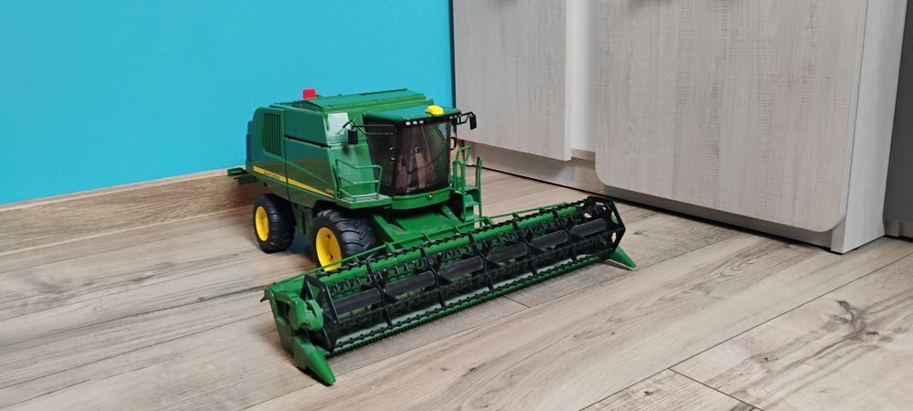 Kombajn bruder John Deere T670i