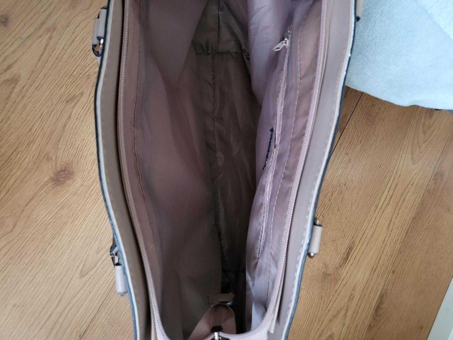 Mala Grande Rosa da Primark. Usada Uma Vez.