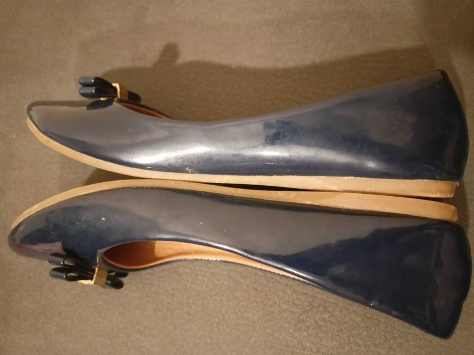 Baleriny wsuwane lakierowane kokarda Gofc 36