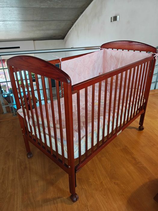 Berço para bebé / cama de criança 6-7 anos em madeira