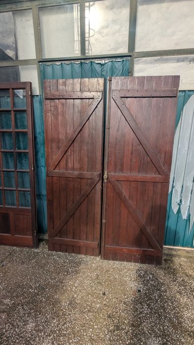 Janelas em madeira maciça de kambala