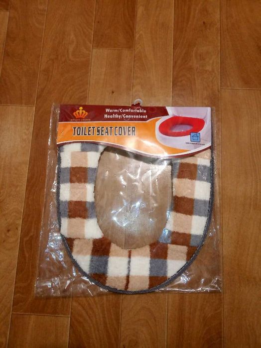 Чехол-накладка, утеплитель на сиденье унитаза на липучках в клетку