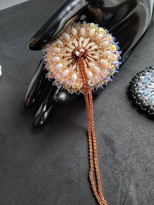 Брошка кульбаба ручна робота