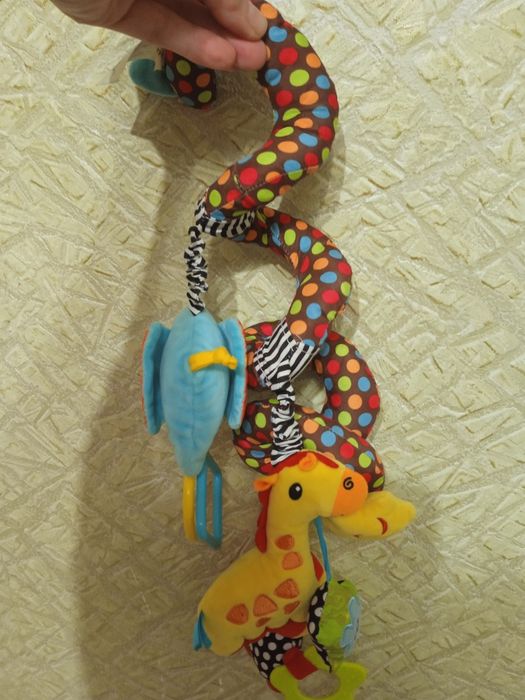 Игрушки на детскую коляску ,кроватку , лот .