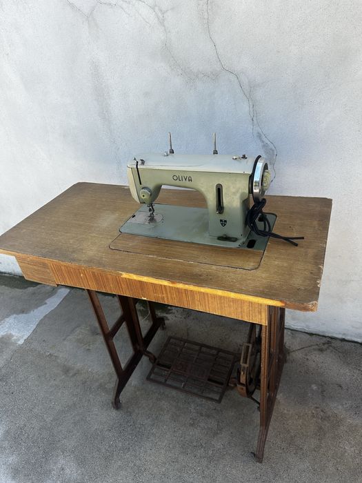Maquina de costura oliva