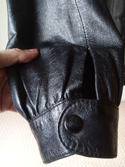 Blusão para homem ou mulher em pele genuína cor preta