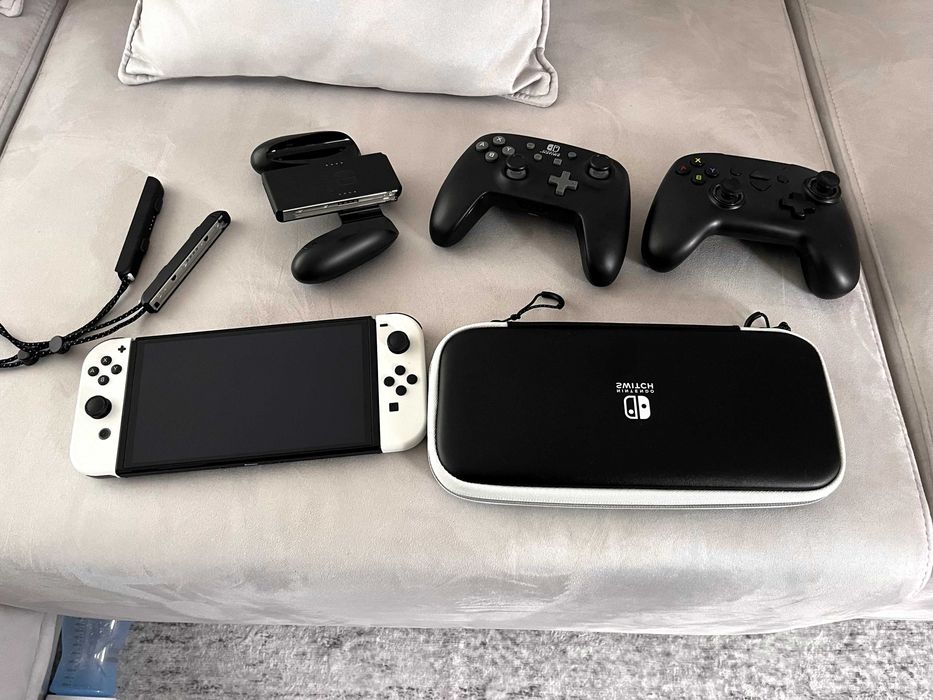 Nintendo switch OLED + 2 comandos wireless + bolsa de transporte