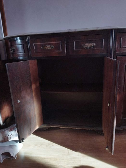 Sapateira madeira com tampo de mármore