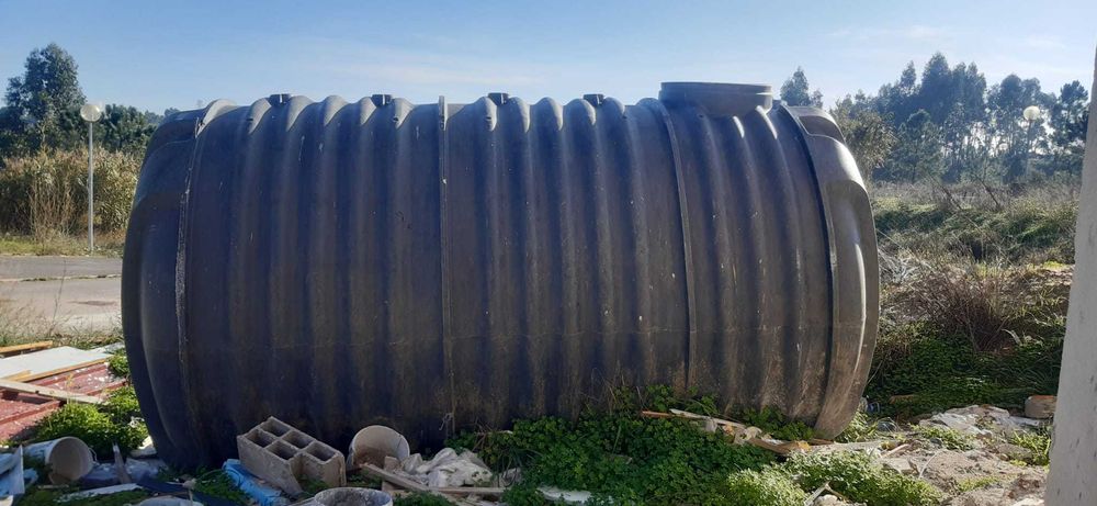 Fossa com capacidade de 15.000L