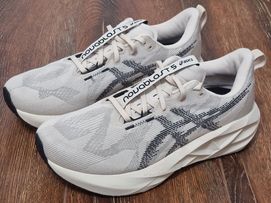 Оригінал 100% чоловічі кросівки asics novablast 5  eur 43.5
