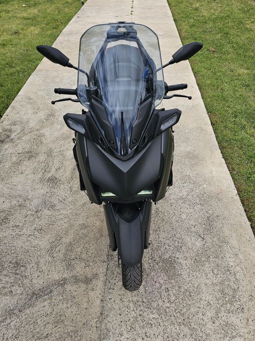 Scooter – Yamaha XMAX 125, ano 2024, estado como novo