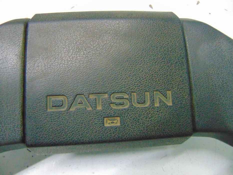 Datsun Pick Up grelha frontal / volante