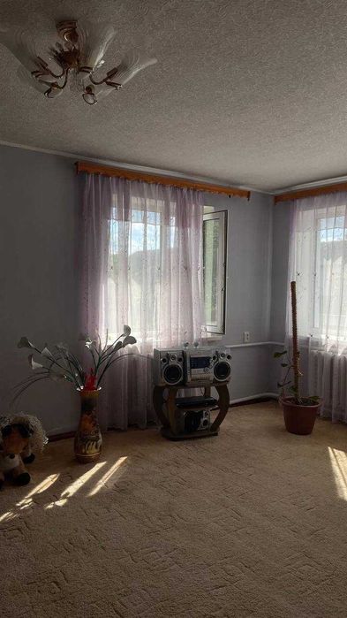 Продам будинок  99,2 м² з гаражем та власним подвір'ям.