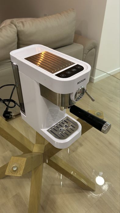 Máquina de Café Manual BECKEN BCMS9308