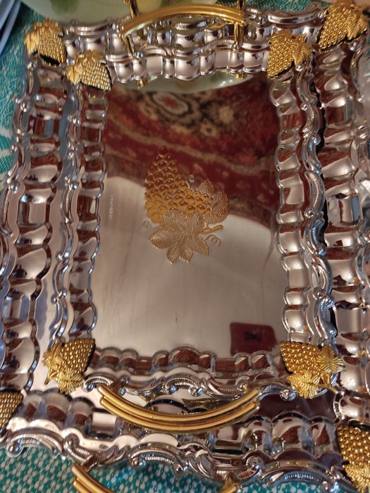 Таці для дому та кухні