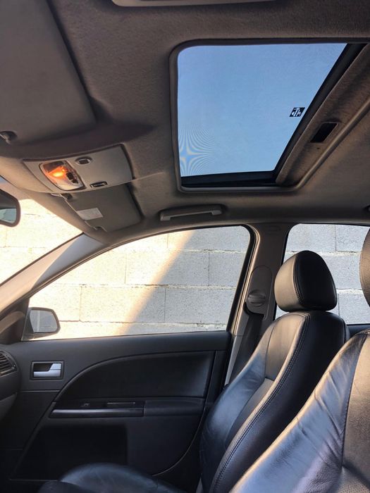 Ford Mondeo 2.0 TDCi Ghia (2001) – Muito Estimado, Bancos em Couro e Teto Panorâmico