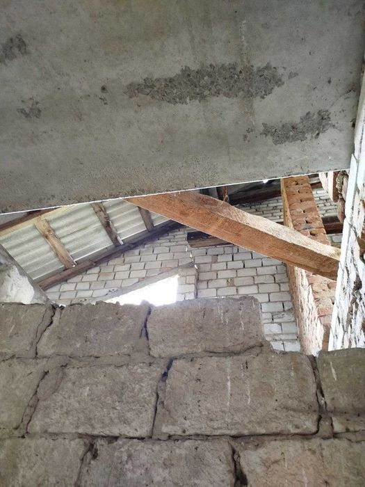 незавершене будівництво та земельна ділянка 24 сот., с. Великосілки