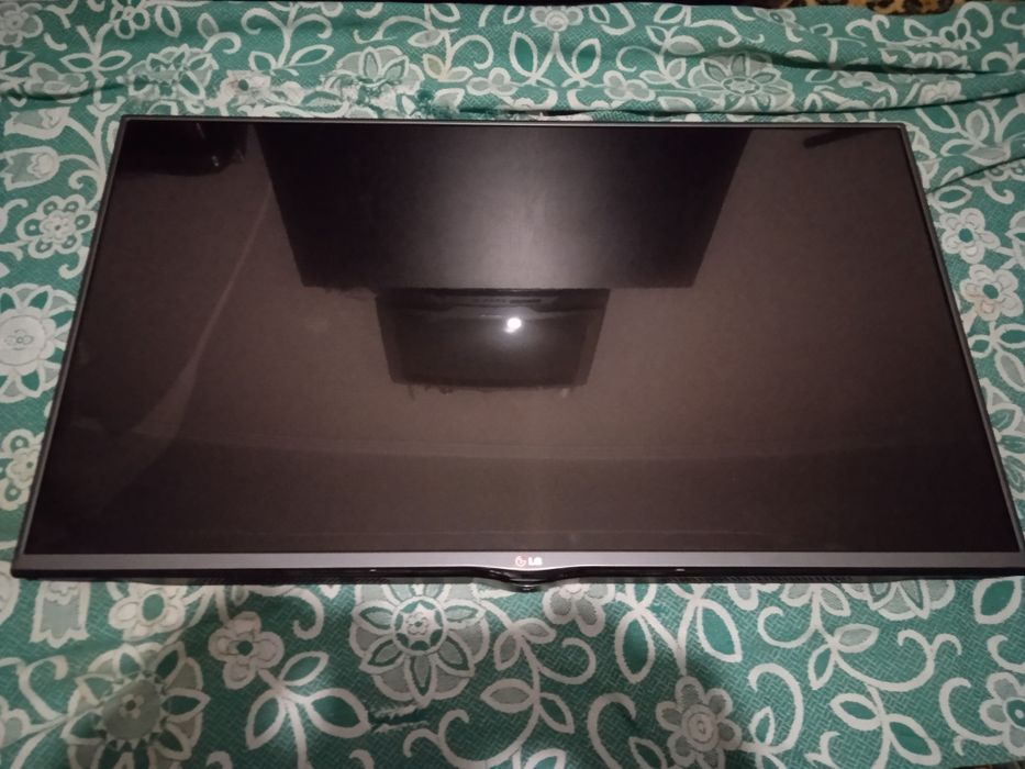 Телевізор LG з розбитою матріцею