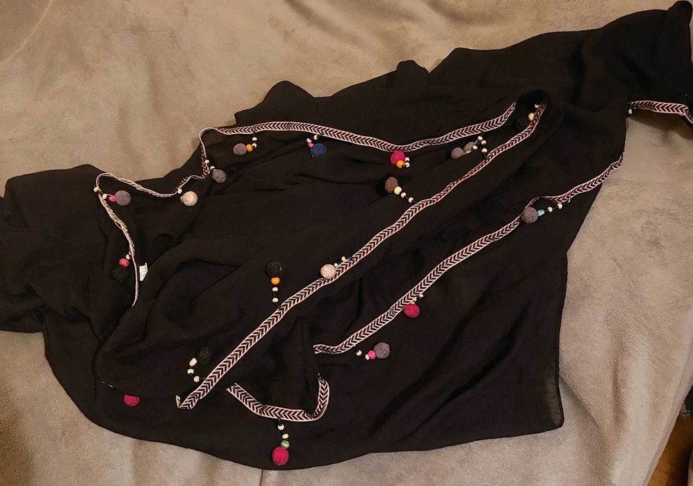 Chustka czarn z ozdobami