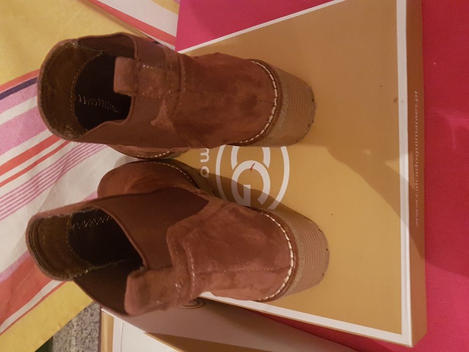 Botas castanhas(calçado Guimarães)