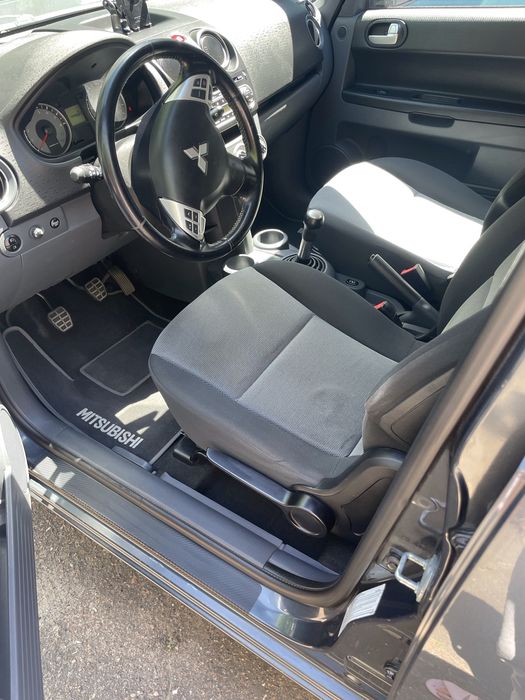 Продам Mitsubishi Colt 1.3 бензин, механика 2010 года