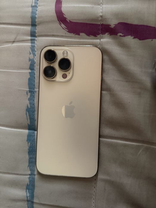 Iphone 14 pro max dourado