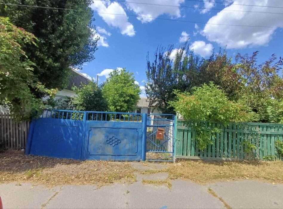 Продаж будинку під знос Рокитне. Літня кухня придатна ддя дития