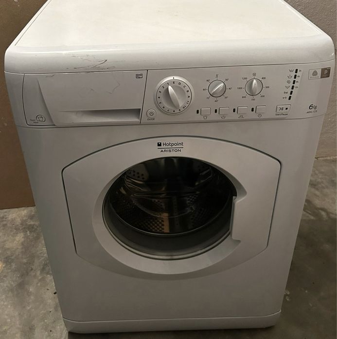 Máquina de Lavar Roupa Hotpoint Ariston ARXL 125 – 6kg, 1200 rpm