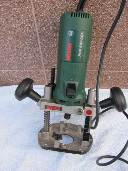 Фрезер Bosch POF 600 ACE