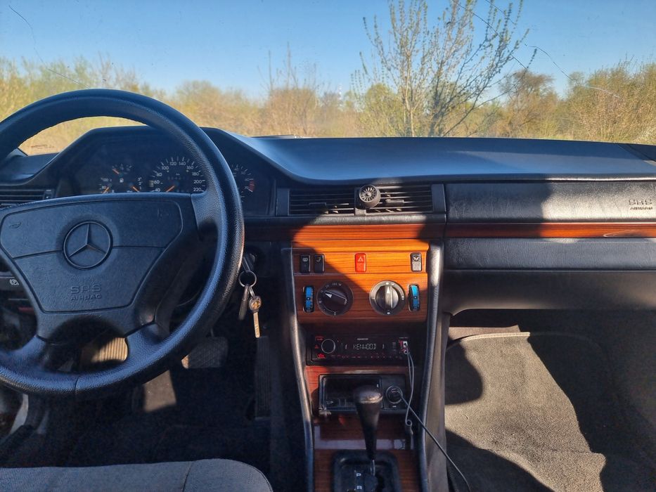 Mercedes(мерседес) w124 e220