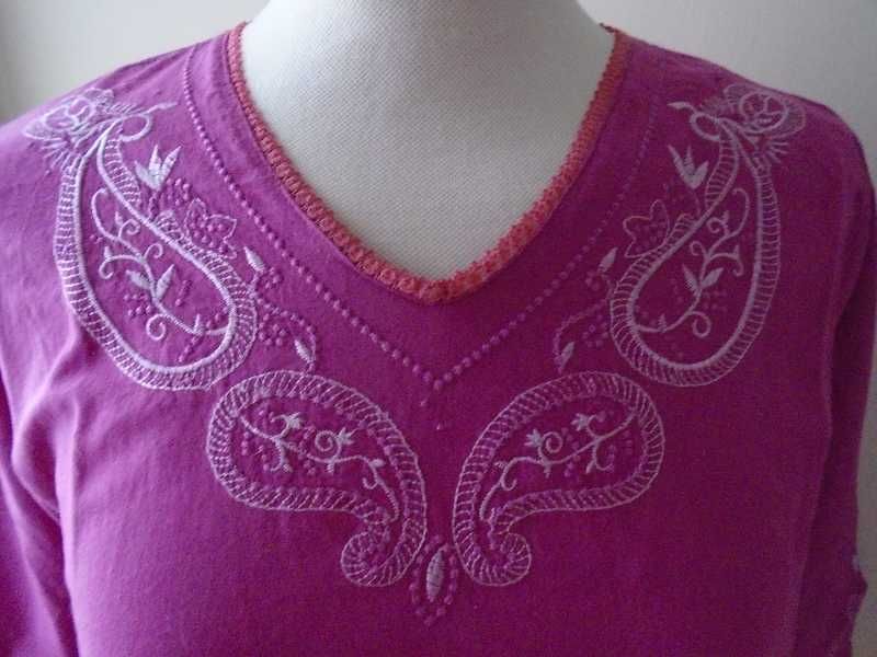Blusa rosa fúchsia com bordado