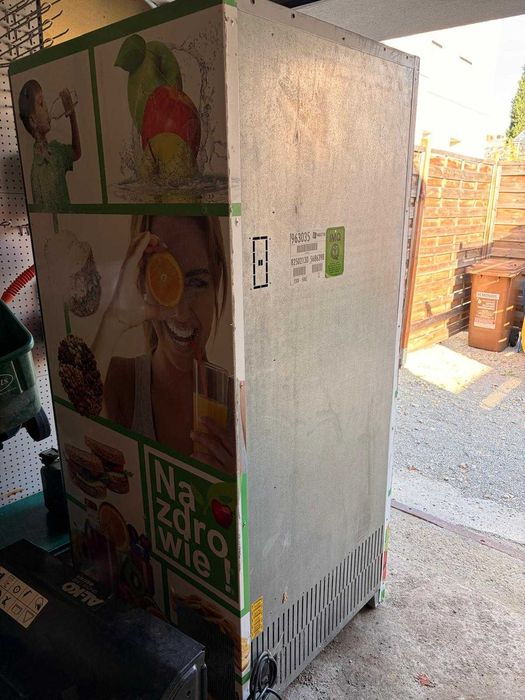 Automat vendingowy Necta Snakky 6-30 + wrzutnik CashFlow 690
