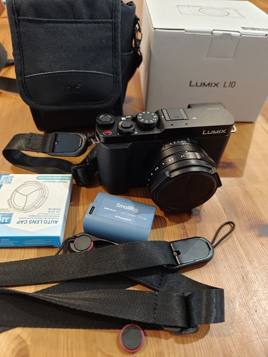 Panasonic Lumix DC L10 com accesorios