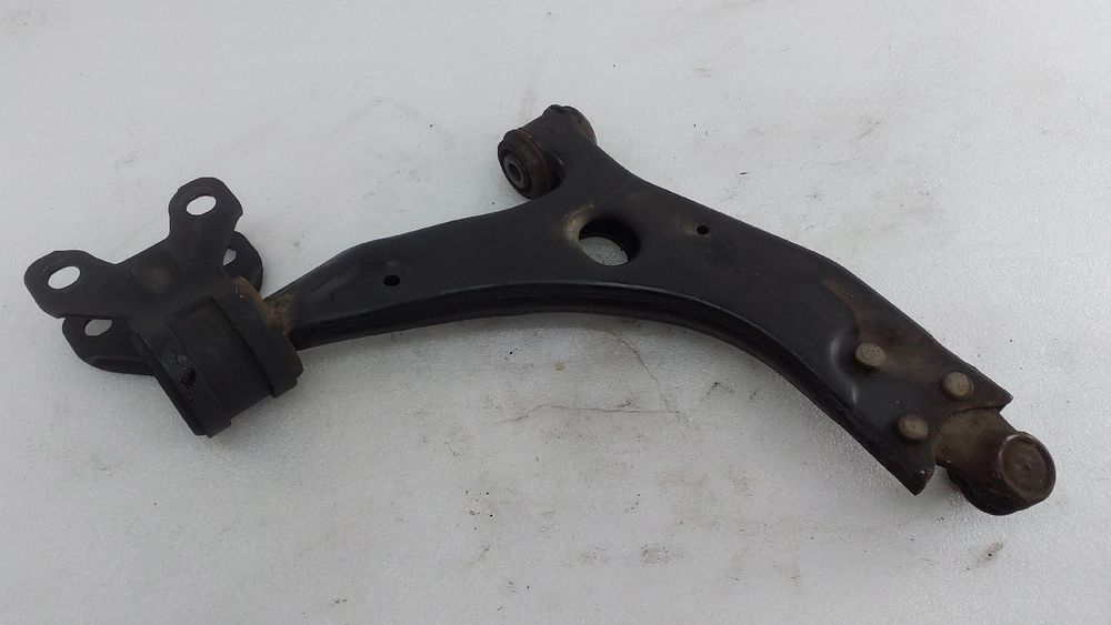 Braço de suspensão frente esquerdo FORD Focus III