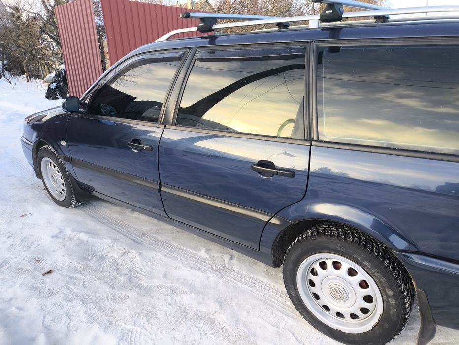 Фольцваген Б4 синій