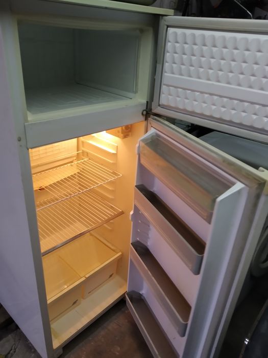 Холодильник двухкамерный