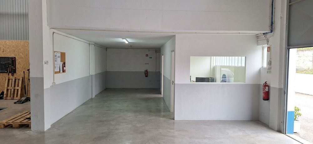 Arrenda-se Pavilhão para Indústria em Zona Industrial no concelho de Santa Maria da Feira