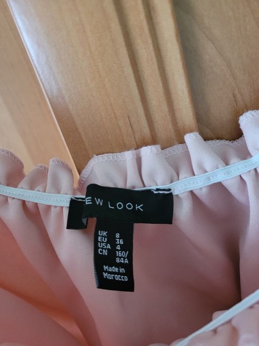 Pudrowo różowa bluzka hiszpanka