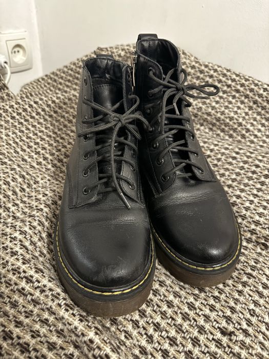 Демісезонні черквики в стилі DrMartens