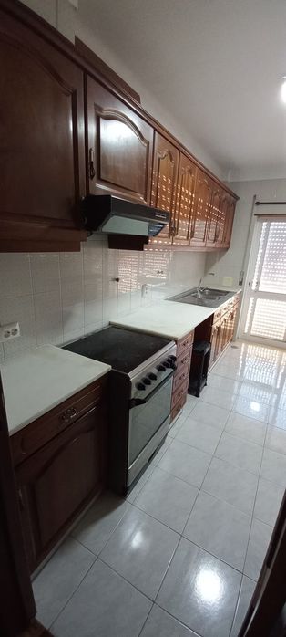 Arrendar T3 em Porto de Mós centro da vila (apartamento)