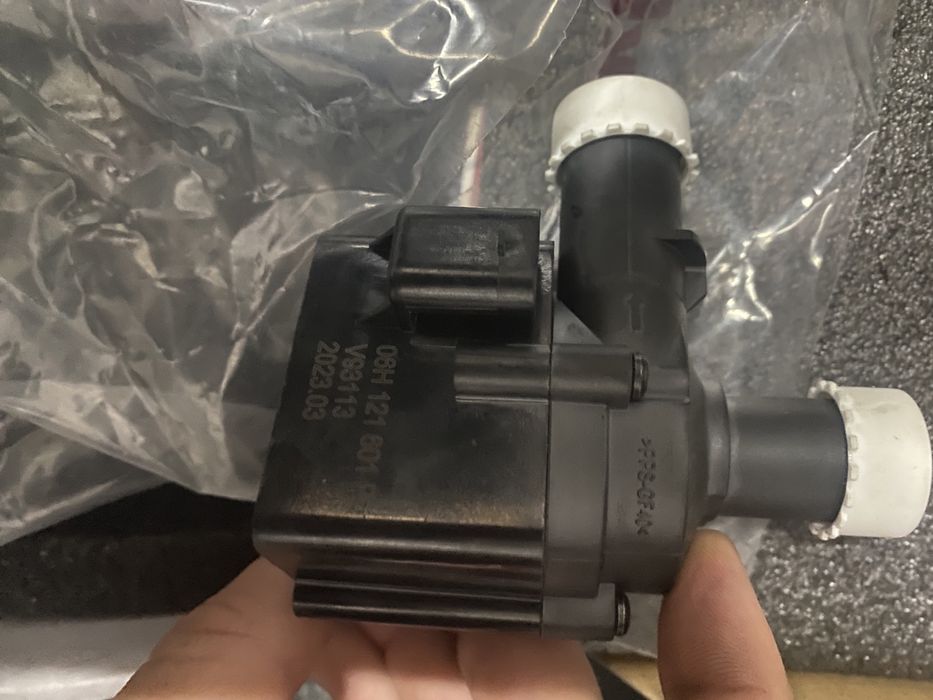 Продам додатковий насос охолоджуючої рідини audi a4 b8!