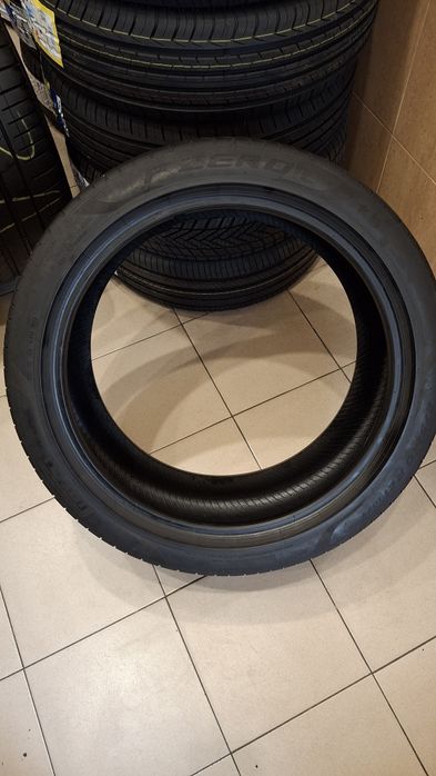 Шини літо Pirelli PZero (PZ4) 275/40 R21 315/35 R21
Pirelli PZero