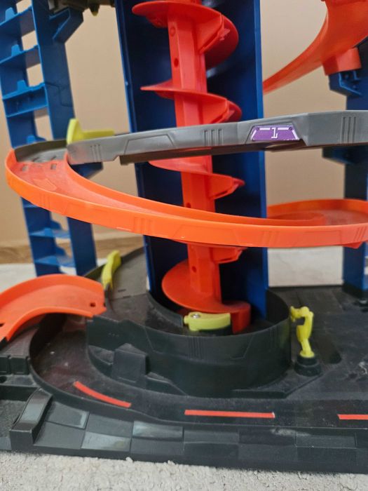 Mega garage hot wheels garaż