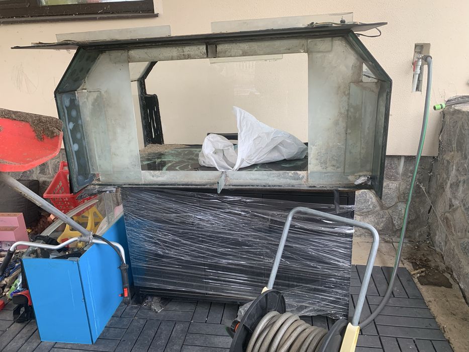 Отдам даром Аквариум и тумба . Самовывоз харьков алексеевка.