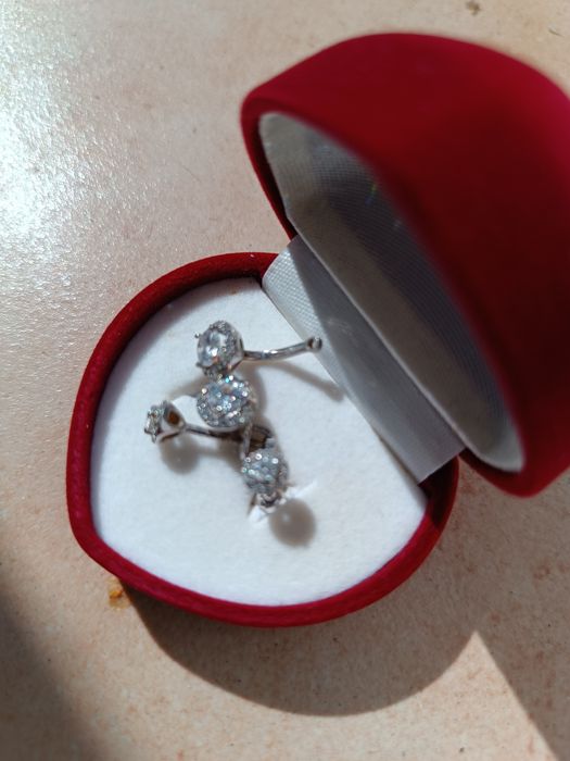 Продам пуссеты 2 в 1 серебро- не дорого