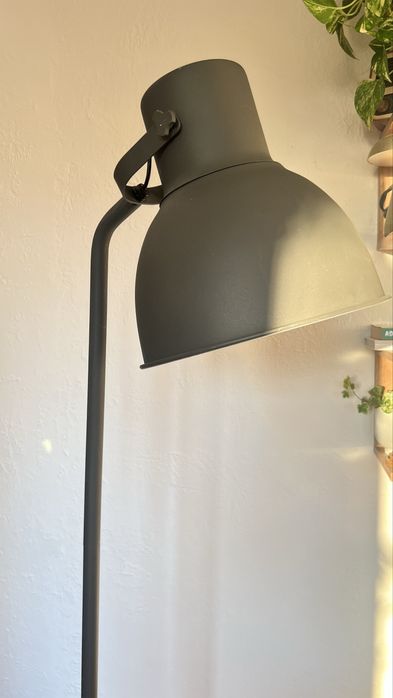 Lampa ikea Hektar szara stojąca