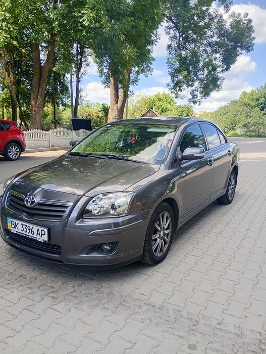 Продам Тойоту Авенсіс .