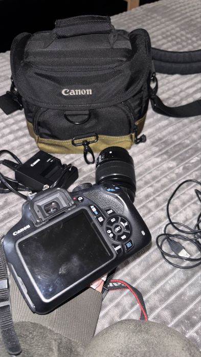 Máquina fotográfica CANON 1200D