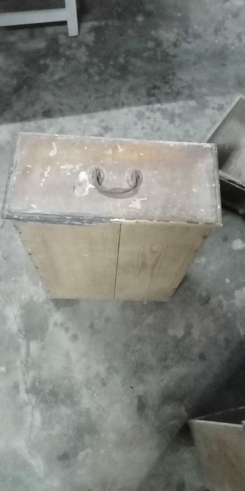 Gavetas soltas, de móvel antigo, usadas