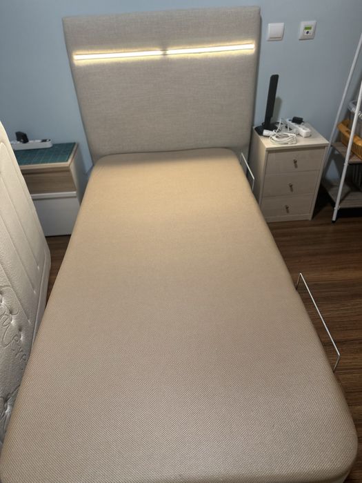 Excelente soumier individual com colchao e cabeceira eletrificada.